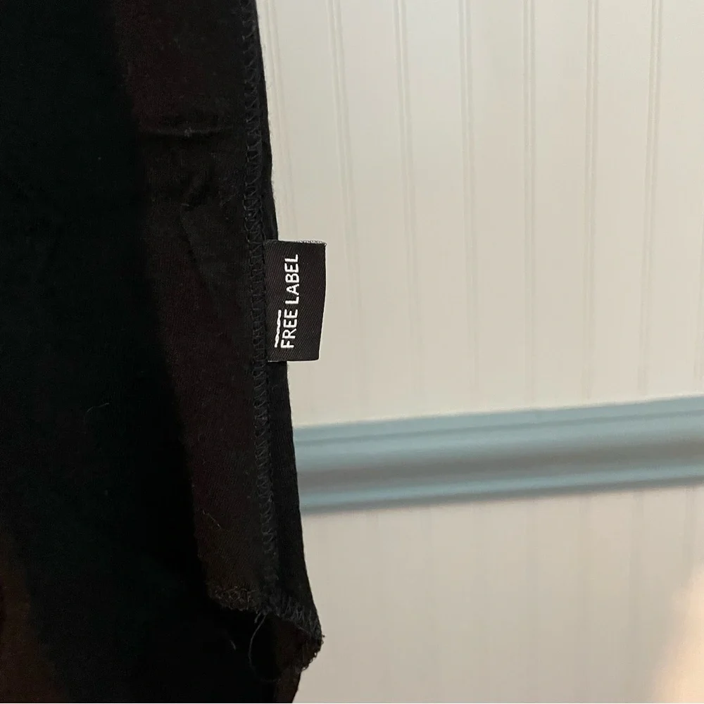 Free Label Tee - Picture 4 of 5